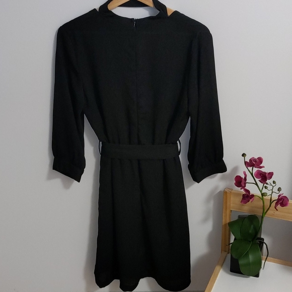 Beautiful Vneck Black Dress - Picture 2 of 5